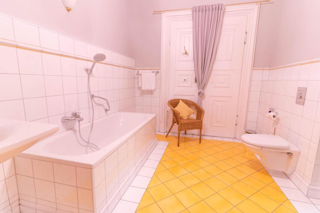 Gasthof Roemischer Kaiser Ellingen Extérieur photo